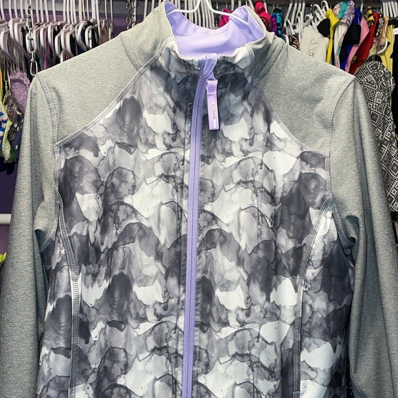 Mondetta grey and silver zip up hoodie size medium like new condition thumb hole - Picture 3 of 6